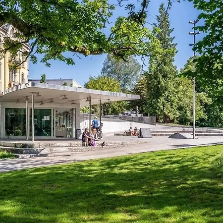 Historic Retreat In The Middle Of Town Bergen